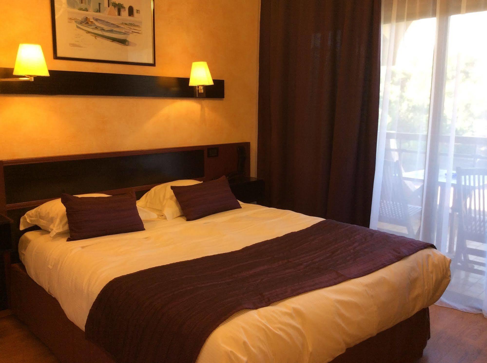 וילנב-לובה Hotel Bahia מראה חיצוני תמונה